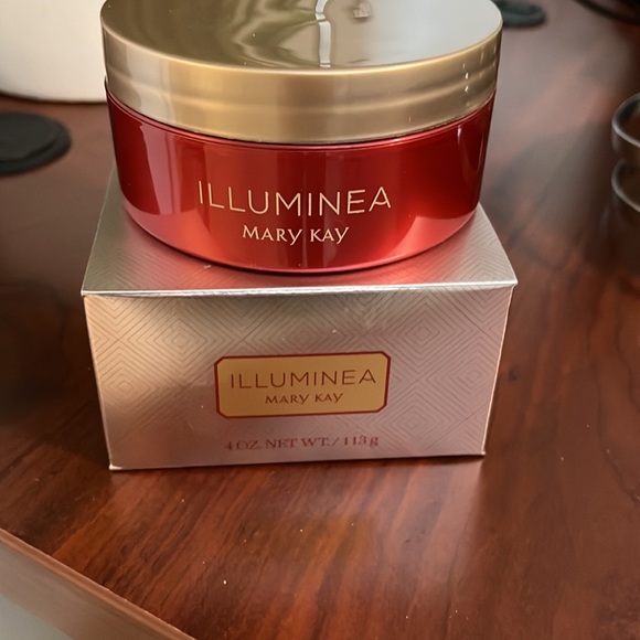 Mary Kay Illuminea body soufflé - Picture 2 of 2